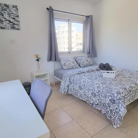 Comfy And Exquisite In A Shared 3br Near Main Harbor, Center