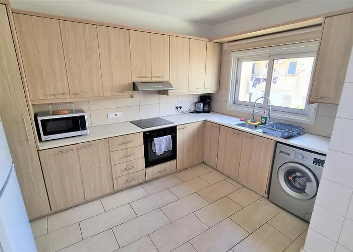 Daire Comfy And Exquisite In A Shared 3br Near Main Harbor, Center Larnaca