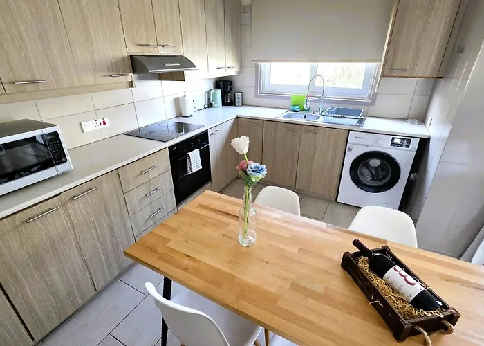 Comfy And Exquisite In A Shared 3br Near Main Harbor, Center Daire Larnaca