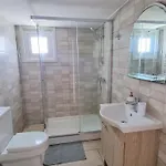 شقة Comfy And Exquisite In A Shared 3br Near Main Harbor, Center لارنكا