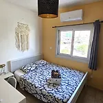 Comfy And Exquisite In A Shared 3br Near Main Harbor, Center * لارنكا