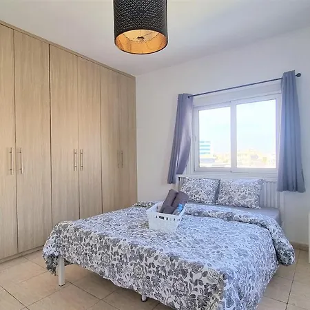 Comfy And Exquisite In A Shared 3br Near Main Harbor, Center