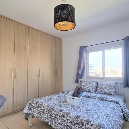 Apartament Comfy And Exquisite In A Shared 3br Near Main Harbor, Center