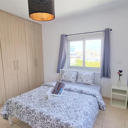 Apartment Comfy And Exquisite In A Shared 3br Near Main Harbor, Center Larnaca