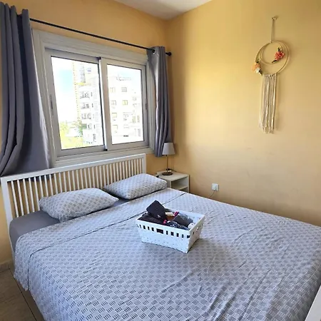 Comfy And Exquisite In A Shared 3br Near Main Harbor, Center