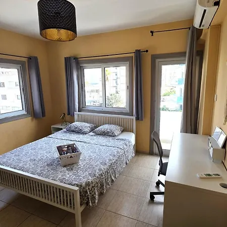 Comfy And Exquisite In A Shared 3br Near Main Harbor, Center Apartment