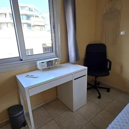 Comfy And Exquisite In A Shared 3br Near Main Harbor, Center * Ларнака