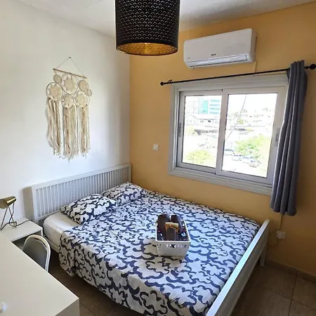 Comfy And Exquisite In A Shared 3br Near Main Harbor, Center * Larnaca