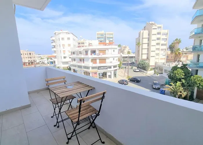 Comfy And Exquisite In A Shared 3br Near Main Harbor, Center * Ларнака