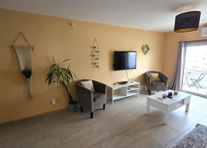 Comfy And Exquisite In A Shared 3br Near Main Harbor, Center *