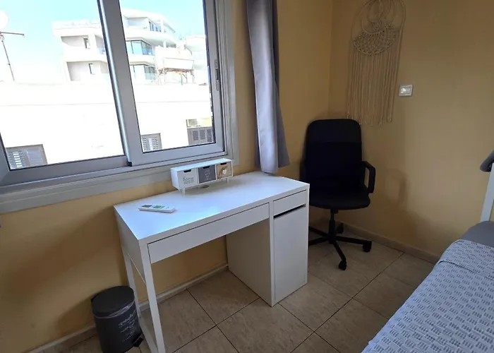 Comfy And Exquisite In A Shared 3br Near Main Harbor, Center * Ларнака