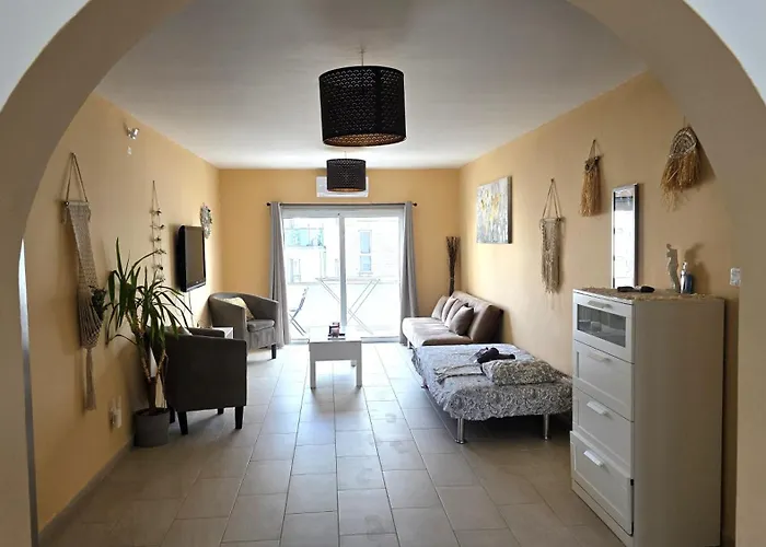 Comfy And Exquisite In A Shared 3br Near Main Harbor, Center Ларнака