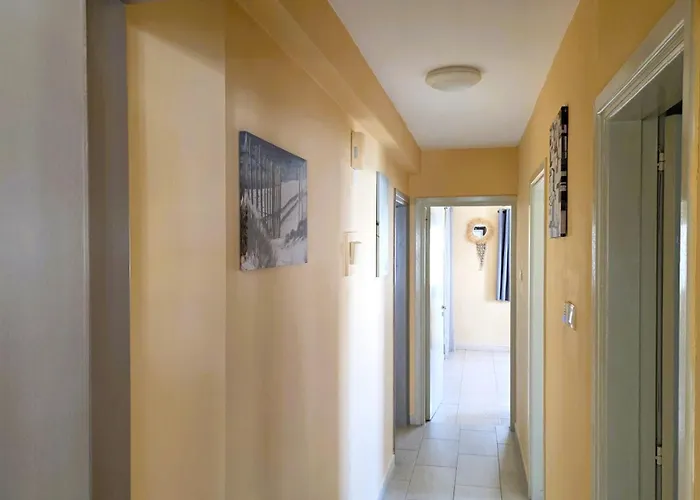 Comfy And Exquisite In A Shared 3br Near Main Harbor, Center Appartement *