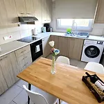 Comfy And Exquisite In A Shared 3br Near Main Harbor, Center Apartamento Larnaca