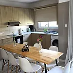 Comfy And Exquisite In A Shared 3br Near Main Harbor, Center *